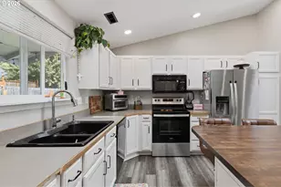 87568 Esprit Ct, Veneta, OR 97487 - Photo 15