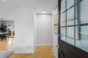 901 SW Maplecrest Ct, Portland, OR 97219 - Photo 5