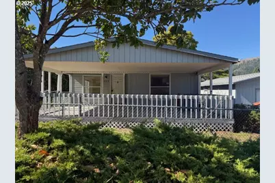 903 Cook St, Myrtle Creek, OR 97457 - Photo 1