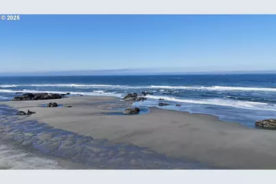 93830 Low Tide Dr, Gold Beach, OR 97444 - Photo 13