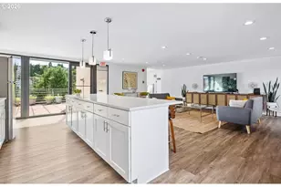 2021 SW Main St, Portland, OR 97205 - Photo 23