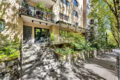 2021 SW Main St #33, Portland, OR 97205 - Photo 21