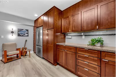 2021 SW Main St #33, Portland, OR 97205 - Photo 5