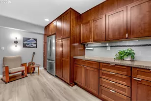 2021 SW Main St, Portland, OR 97205 - Photo 5