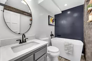 2021 SW Main St, Portland, OR 97205 - Photo 15