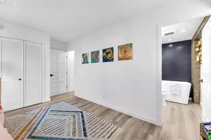 2021 SW Main St, Portland, OR 97205 - Photo 11