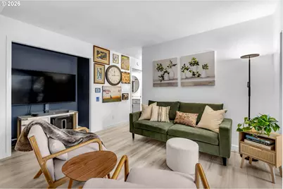 2021 SW Main St #33, Portland, OR 97205 - Photo 3