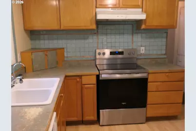 1805 Hemlock St, Eugene, OR 97404 - Photo 9