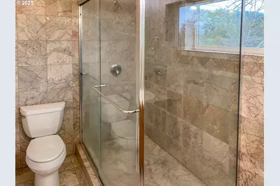 3133 NE Douglas Ave, Roseburg, OR 97470 - Photo 23