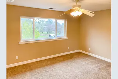 3133 NE Douglas Ave, Roseburg, OR 97470 - Photo 15