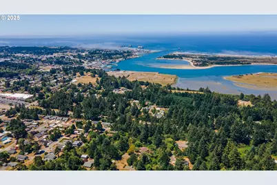705 Ohio Ave NE, Bandon, OR 97411 - Photo 41