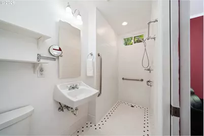 660 SW Evans St, Portland, OR 97219 - Photo 23