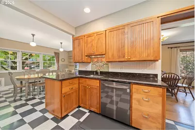 660 SW Evans St, Portland, OR 97219 - Photo 15