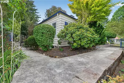 660 SW Evans St, Portland, OR 97219 - Photo 45
