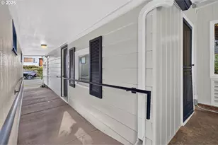 660 SW Evans St, Portland, OR 97219 - Photo 37