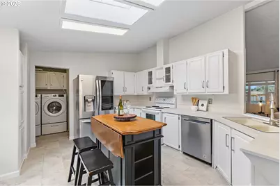 925 New Haven Dr NE, Salem, OR 97317 - Photo 11