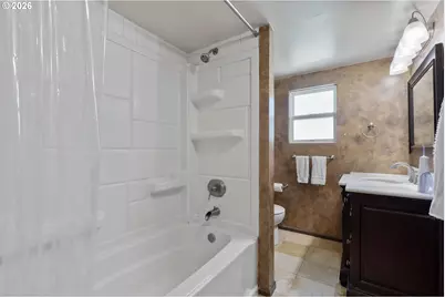 1562 NW Calkins Ave, Roseburg, OR 97471 - Photo 27