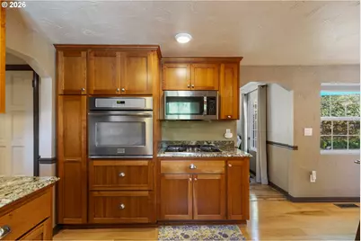 1562 NW Calkins Ave, Roseburg, OR 97471 - Photo 15