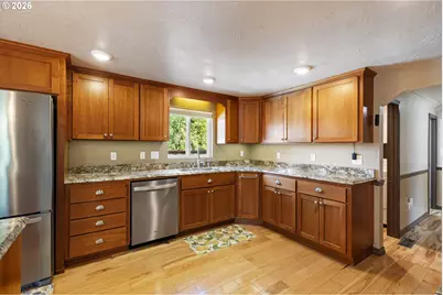 1562 NW Calkins Ave, Roseburg, OR 97471 - Photo 13