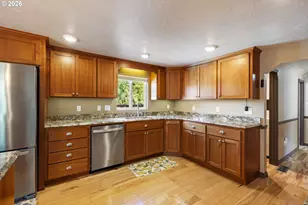 1562 NW Calkins Ave, Roseburg, OR 97471 - Photo 13