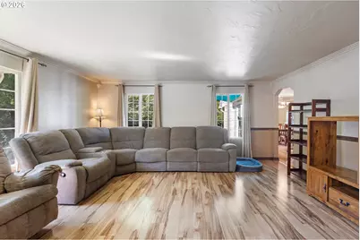 1562 NW Calkins Ave, Roseburg, OR 97471 - Photo 5
