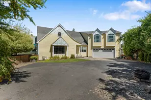 1562 NW Calkins Ave, Roseburg, OR 97471 - Photo 1