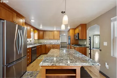 1562 NW Calkins Ave, Roseburg, OR 97471 - Photo 11