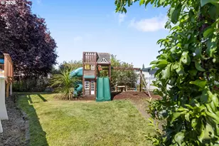 1562 NW Calkins Ave, Roseburg, OR 97471 - Photo 43