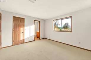27725 Royal, Eugene, OR 97402 - Photo 23