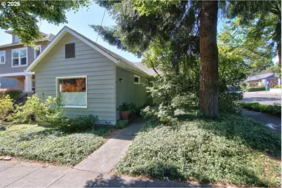 1704 SE Harold St, Portland, OR 97202 - Photo 1
