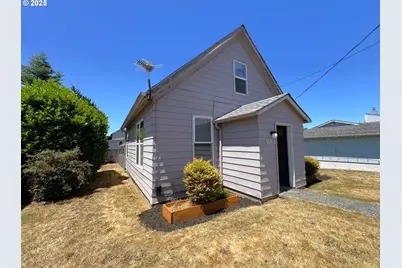 1678 Meade St, North Bend, OR 97459 - Photo 1