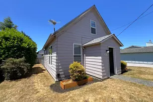 1678 Meade St, North Bend, OR 97459 - Photo 1