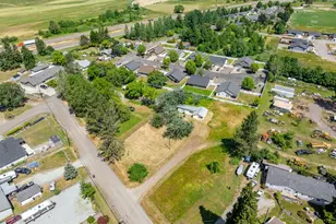 207 Henry St, Myrtle Creek, OR 97457 - Photo 1