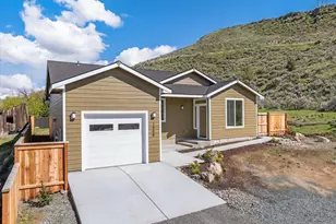 1504 Chestnut St, Baker City, OR 97814 - Photo 1