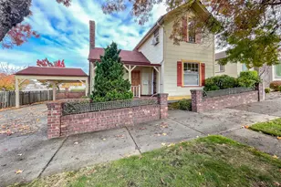 1118 SE Washington Ave, Roseburg, OR 97470 - Photo 1