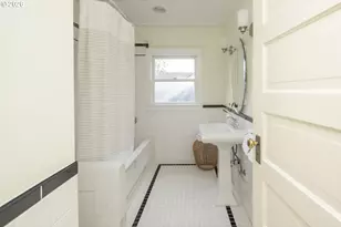 515 NE Floral Pl, Portland, OR 97232 - Photo 33