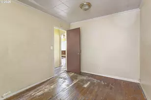 915 NE 4th St, Gresham, OR 97030 - Photo 5
