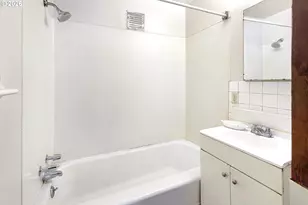 915 NE 4th St, Gresham, OR 97030 - Photo 3