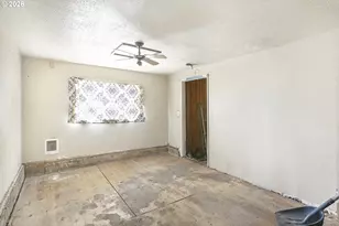 915 NE 4th St, Gresham, OR 97030 - Photo 7