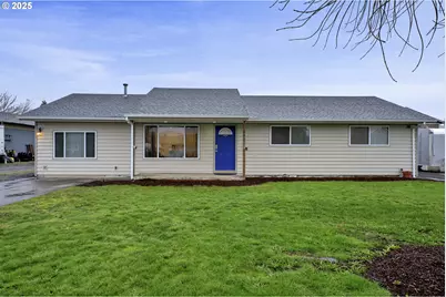 820 E 3rd St, Molalla, OR 97038 - Photo 1