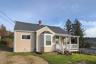 833 NE Jackson St, Roseburg, OR 97470 - Photo 1