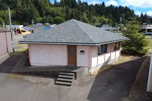 566 Greenwood Ave, Reedsport, OR 97467 - Photo 1