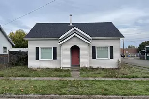 402 NE C St, Willamina, OR 97396 - Photo 1