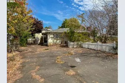 2352 Castle Ave, Roseburg, OR 97471 - Photo 1