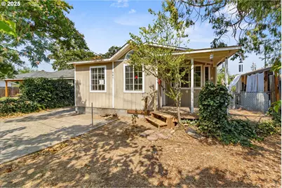 741 Hazel St, Central Point, OR 97502 - Photo 1