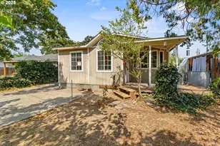 741 Hazel St, Central Point, OR 97502 - Photo 1