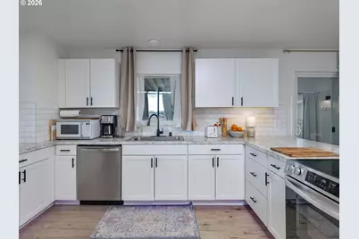 2201 N Menzies Dr, Portland, OR 97217 - Photo 13