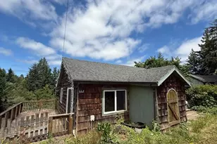 662 NE 8th St, Toledo, OR 97391 - Photo 1