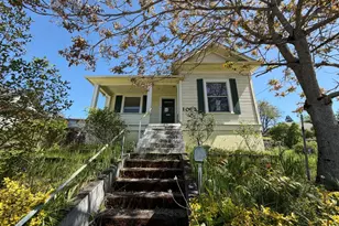 1063 SE Jackson St, Roseburg, OR 97470 - Photo 1