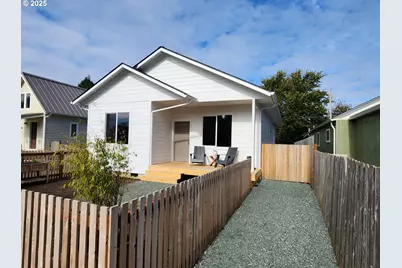 891 NE Division Ave, Bandon, OR 97411 - Photo 1